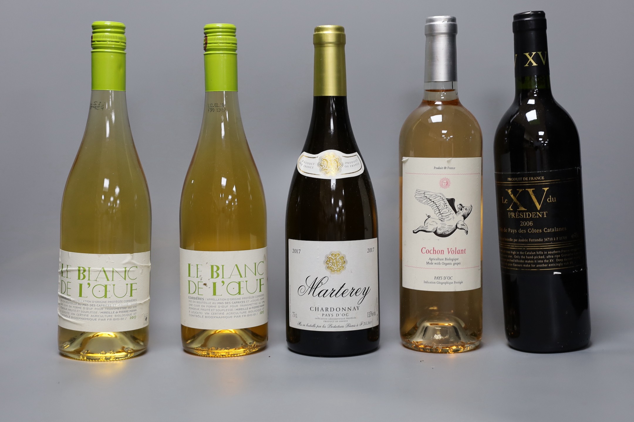 Twelve various bottles of wine including Marterey Chardonnay, Cochon Volont, Mas D Martin etc.